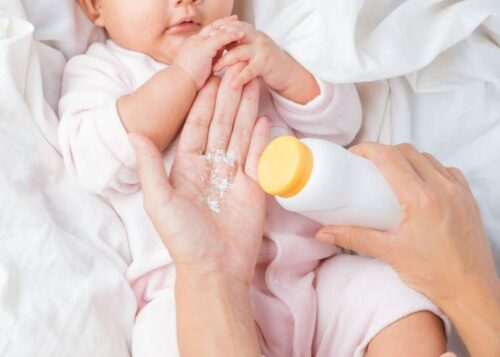 Rekomendasi-Merk-Bedak-Bayi-Terbaik-yang-Aman-dan-Wangi-Tahan-Lama